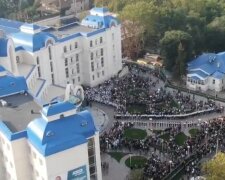 "Пригощали з однієї ложечки": вспливли скандальні деталі масових гулянь у школі Одеси, відео