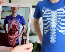 Британські вчені вразили світ “одягом з рентгеном” – відео