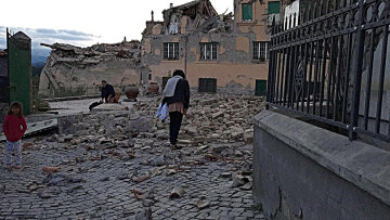 6.2 magnitude earthquake hits central Italy