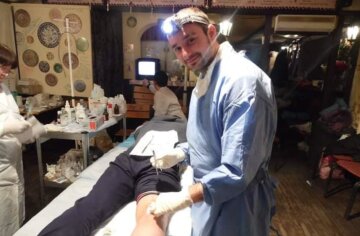 Смелый врач боролся за жизни украинских защитников в Дебальцевском аду: история отважного хирурга