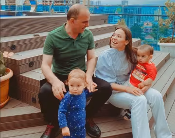 Женщина стала матерью 22 детей в 24 года: фото счастливой семьи