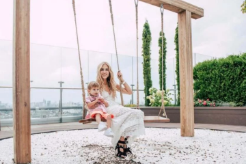 молодая мама