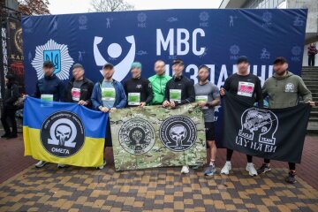 42 кілометри за 2 години і 50 хвилин: спецпризначенці "Омеги" потужно пробігли "Марафон незламності"