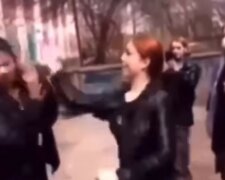В Крыму толпой избили девочку крымскотатарской национальности: вопиющие кадры