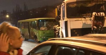 Грузовик влетел в маршрутку с людьми: кадры и детали с места аварии в Харькове