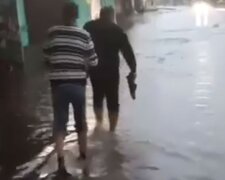 На Киев обрушился потоп, видео стихии: "Подтопленные дома, забитые ливневки"