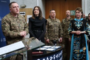 Оберіг для залізного генерала: в Україні стартував новий сезон проєкту "Вишиванка для Героя"