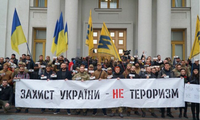 Ветерани пікетували МЗС у зв’язку із наклепницьким зверненням конгресменів США щодо полку «Азов»