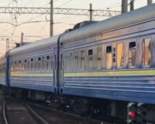 НП з поїздом "Укрзалізниці": з колії зійшло одразу чотири вагони, інші рейси затримуються