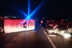 Полиция перекрыла трассу: появились кадры ДТП с микроавтобусом, есть жертва