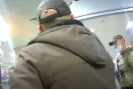"Бросился на людей, ругаясь и угрожая": неадекват устроил дебош в аэропорту, видео
