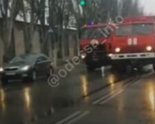 Пожежні машини потрапили в аварію в Одесі, відео ДТП: "поспішали на виклик"