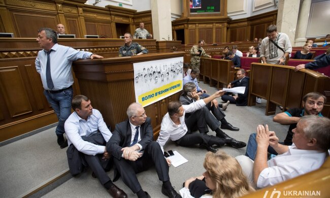 Рада сидить