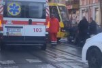Маршрутка с людьми попала в аварию в центре Одессы, примчались медики: появилось видео