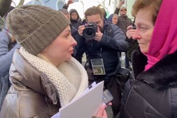 "Скоро до драки дойдет": ситуация под стенами Киево-Печерской Лавры стремительно ухудшается