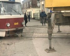 Трамвай вылетел на проезжую часть в Харькове: кадры «дрифта»