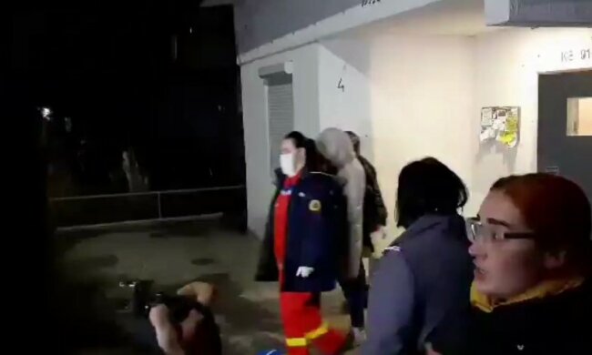 Восстание в Черновцах: скандирующая толпа вышла на улицу, безумие Новых Санжар повторяется