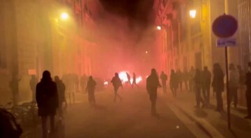 Париж в огне, вспыхнули машины и улицы: "Трусы и лжецы!"