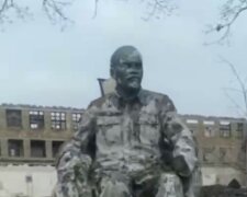 Уцелевший памятник Ленину нашли в Харькове, фото: "В наше время сложно ему выжить"