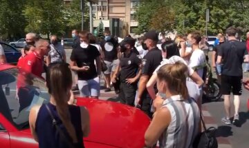 Одесситы взбунтовались и перекрыли дорогу, видео: "Невозможно жить"