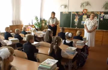 Влада збирається відправляти дітей до школи з п'яти років, українці в подиві: "Може відразу з пологового будинку?"