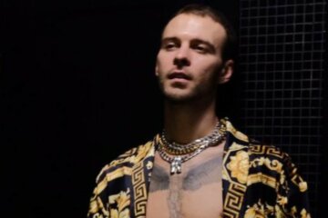 Макс Барських позбавив прихильниць сну, показавши себе в одному рушнику: "Я швидко в душ і..."