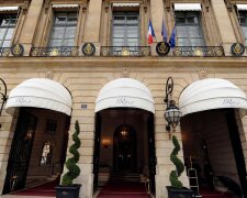 l-entree-de-l-hotel-ritz-a-paris-en-2011_5015719