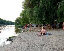 Харків'янам розповіли, де не можна купатися, карта: "Не відповідає нормам"