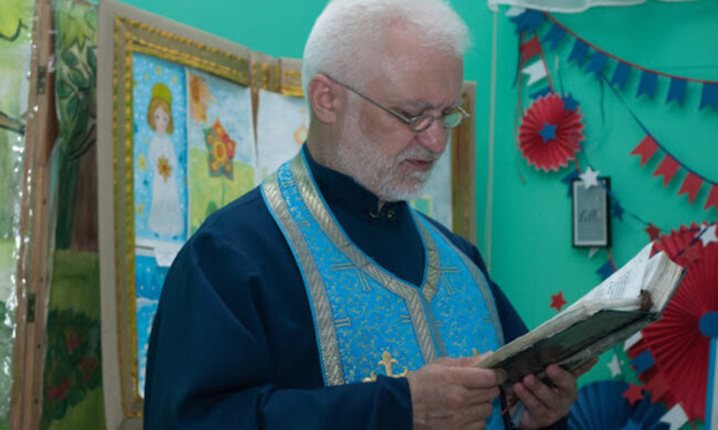 "Ножом в висок": с украинским священником расправились посреди улицы, что известно о его состоянии