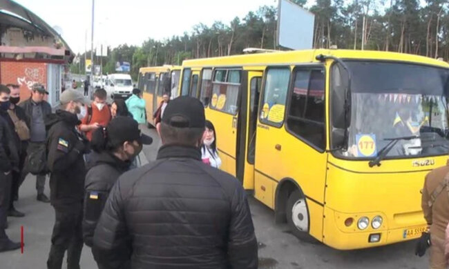 Маршрутник при всіх принизив вдову бійця АТО: "мені на твоє посвідчення по..."