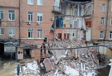 В Харькове обрушилось четырехэтажное здание: кадры с места ЧП и что известно