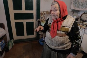 Пенсіонерка Марія Степанівна стала справжньою героїнею, врятувавши не одне життя, відео: "Будинок став форпостом"