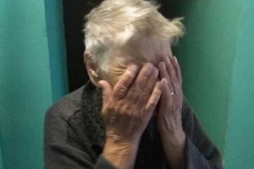 Внук устроил «темную» бабушке, из-за угроз не  выходила из квартиры целый год: детали вопиющего случая