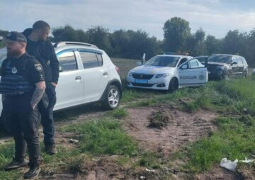 Под Киевом бульдозером закапывали отходы прямо в землю - Госэкоинспекция привлекла полицию