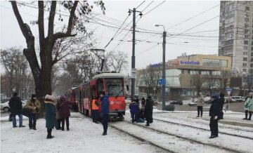 У центрі Дніпра трамвай збив жінку: відео моменту