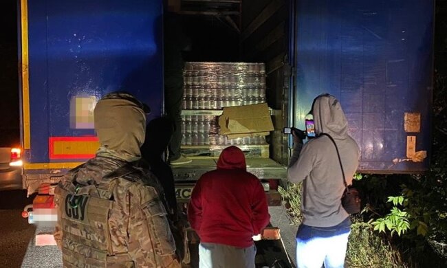 Днепряне наладили торговлю с боевиками "ДНР": "отправили товар на миллионы..."