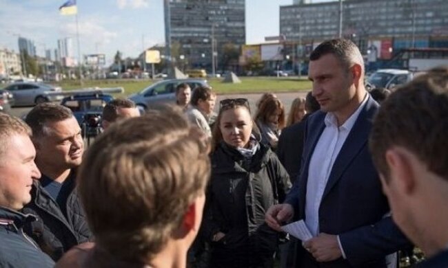 "Когда уже ему лапти сплетут?": киевляне набросились на Кличко после скандала с замом Поворозником