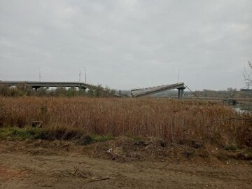 "Говорить про більше, ніж можна уявити": на Херсонщині підривають мости та зникають триколори