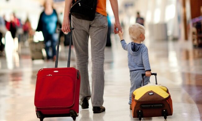 ребенок, вывоз за границу, чемодан