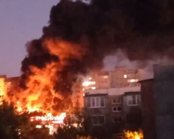 Военный самолет рухнул на жилой дом в россии: количество жертв резко выросло