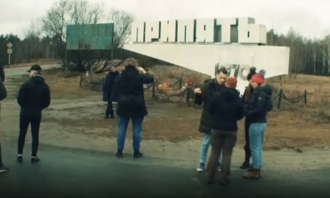 В Прип'ять через десятки років повернулися його мешканці: зворушливі кадри