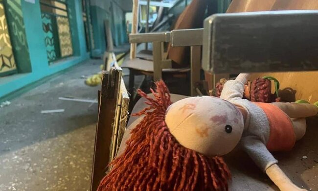 школа, війна, діти, іграшка