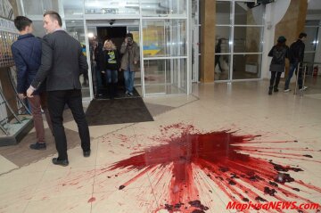 Націоналісти залили кров’ю концерт Потапа і Насті (фото, відео)