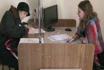 Безкоштовні продукти для ВПО та пенсіонерів у Запоріжжі