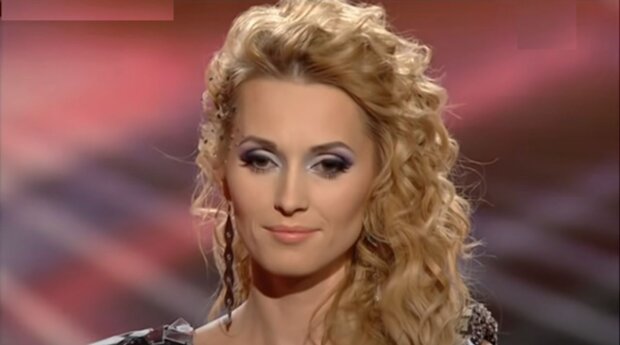 Победительница "ХФактора" Аида Николайчук обмотала себя