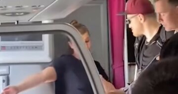 українця з протезом зняли з рейсу