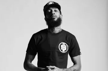 Убийство рэпера Nipsey Hussle попало на видео: «три выстрела в упор и пинок»