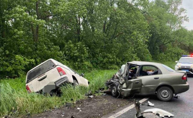 Жуткая авария унесла жизни людей: детали и фото с места ДТП на украинской трассе