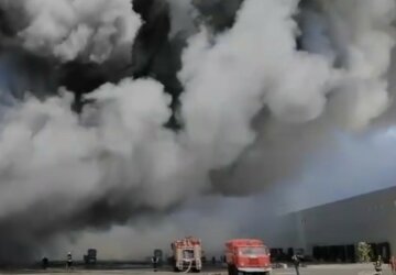 Масштабна пожежа під Одесою, палають тисячі квадратних метрів: перші кадри з місця НП