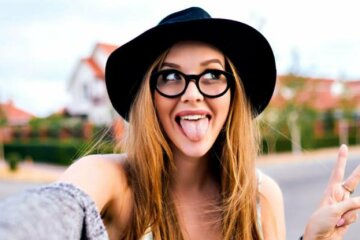 den-selfi_rect_3b9fd1181feb45ae9cb7357da84a3c9c